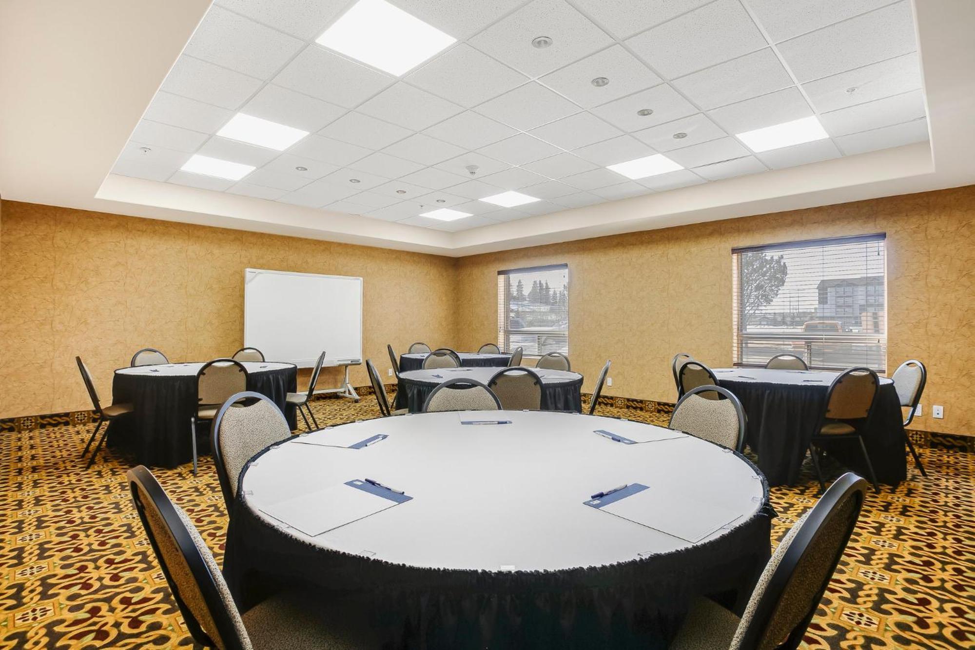 Holiday Inn Express Hotel & Suites - Slave Lake By Ihg Екстер'єр фото
