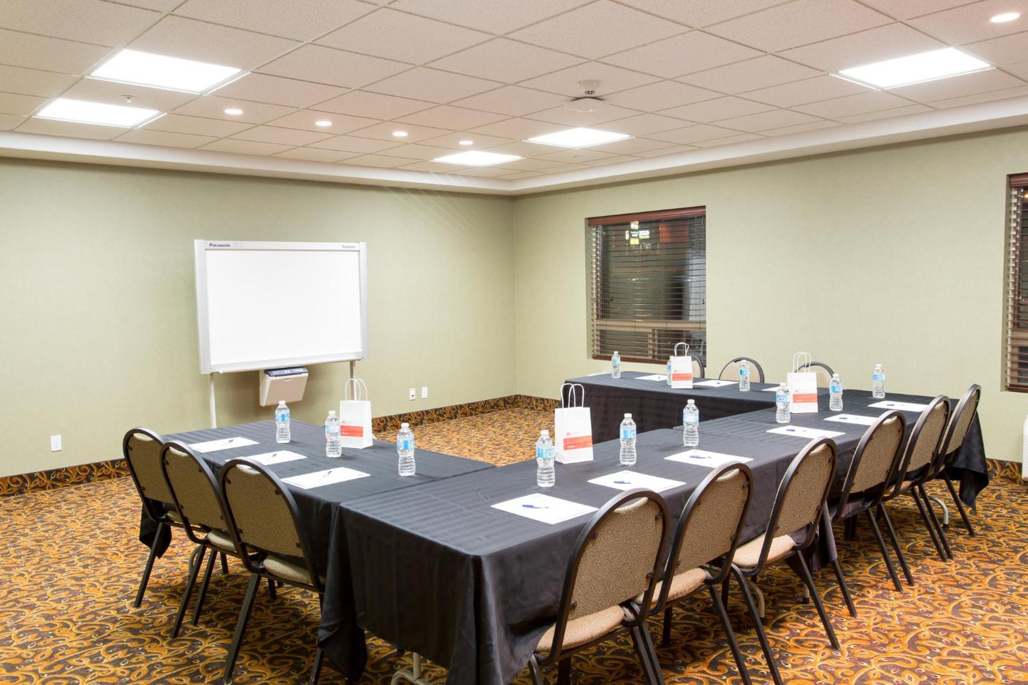 Holiday Inn Express Hotel & Suites - Slave Lake By Ihg Екстер'єр фото